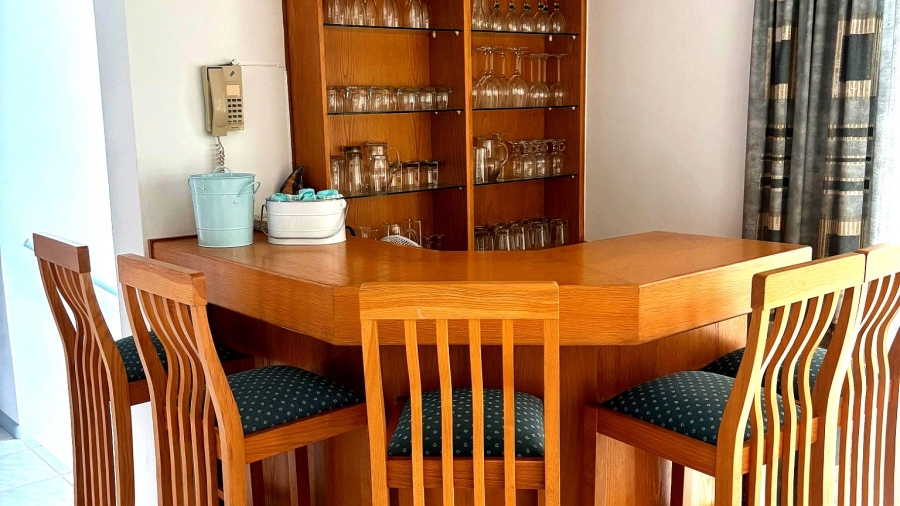 4 Bedroom Property for Sale in Beachy Head Western Cape